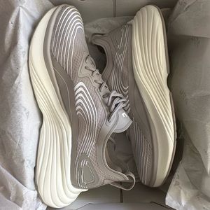 Athletic Propulsion Labs Streamline Sneaker